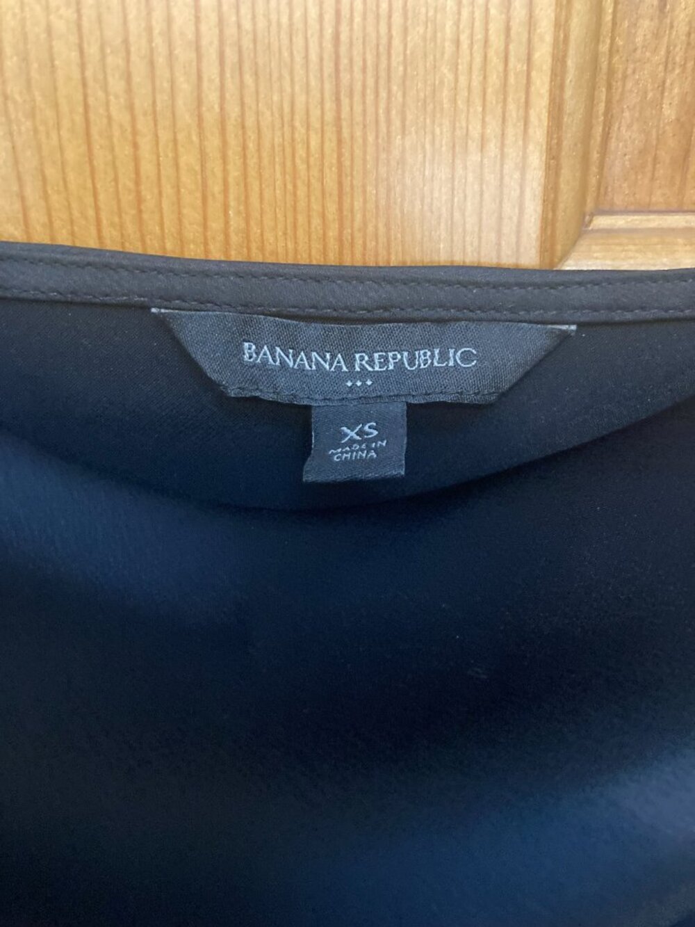 Banana Republic Silky Black Cowl Neck Camisole Size XS - Picture 4 of 6